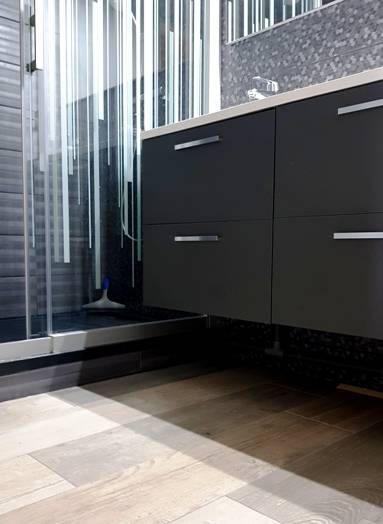 Revêtement salle de bain en grès cérame