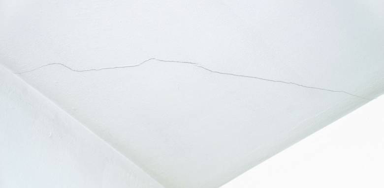 Fissure au plafond