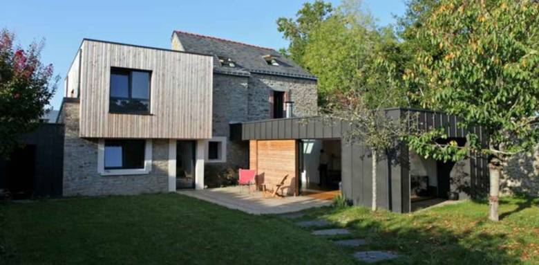 Extension et surélévation de maison - terrassier 77, maçon 77, plaquiste 77, plâtrier 77, électricien 77, plombier 77, carreleur 77, peintre intérieur 77, décorateur intérieur 77, façadier 77, menuisier 77, étanchéiste 77, charpentier 77, couvreur 77
