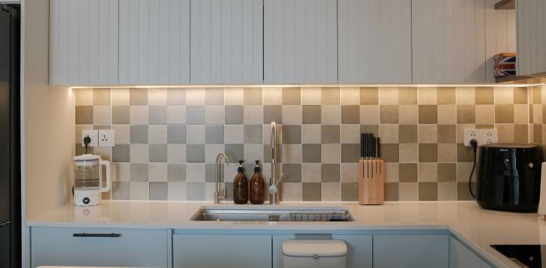Revêtement mural de cuisine : allier style et praticité