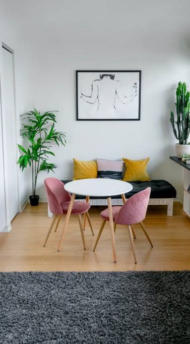 Utilisez le revêtement de sol et les tapis pour créer différents coin