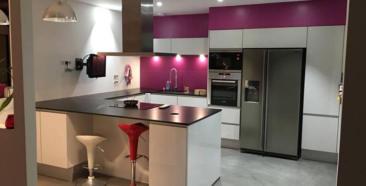 Création d'une cuisine avec îlot central en maison