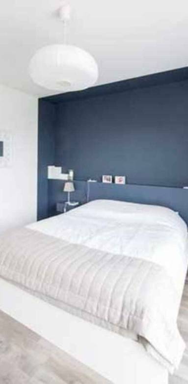 Mur bleu ardoise qui invite au sommeil
