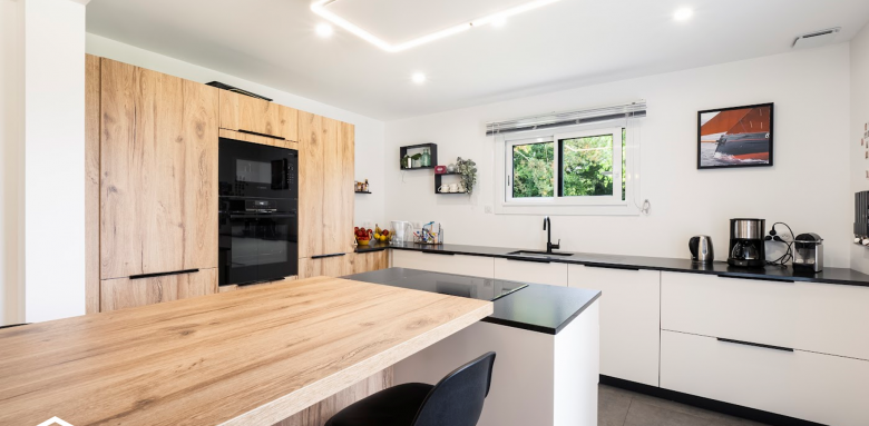 Très jolie cuisine ouverte 