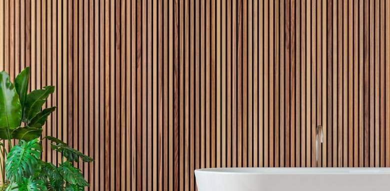 Revêtement mural salle de bain décor bois