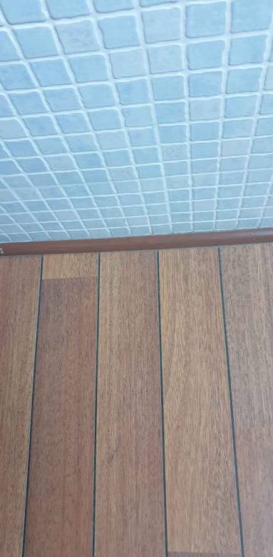 Parquet hydrofuge en teck