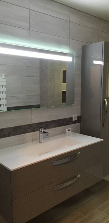 Agrandir une salle de bain avec du carrelage - Sainte-Maxime 83