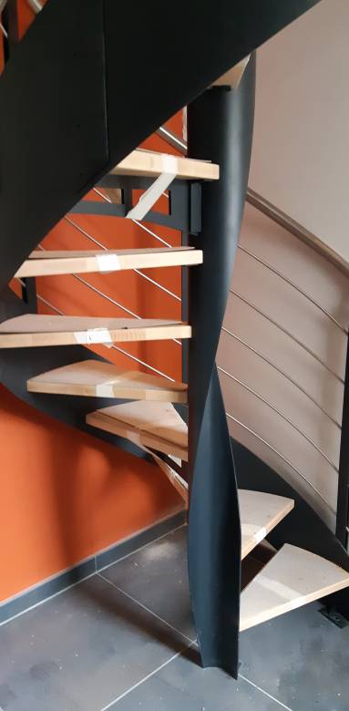 Escalier colimaçon bois et acier