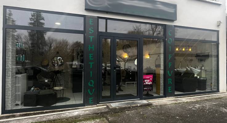 Rénovation vitrine salon coiffure