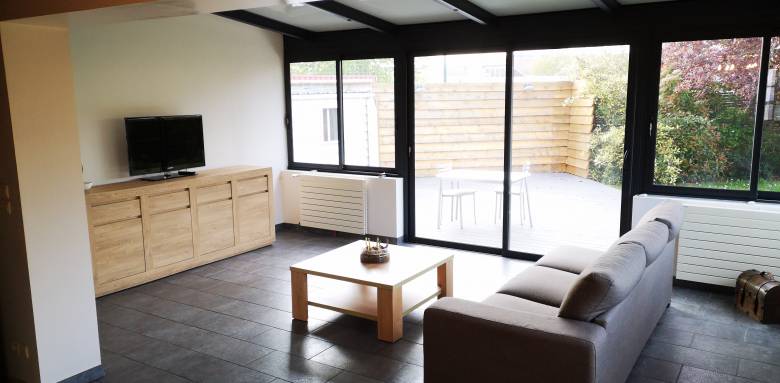 Véranda avec toit en panneau isolant