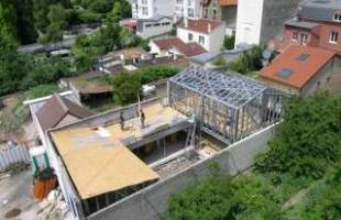 Une maison à ossature métallique, alternative économique aux maisons traditionnelles.