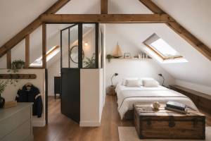 Aménagement de combles à Francheville 69340 — suite parentale avec salle de bain sous les combles