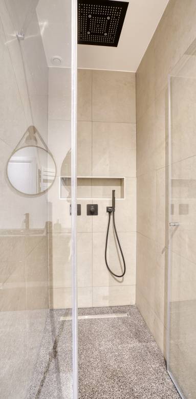 Combiner douche et baignoire dans une salle de bain du 16e arrondissement