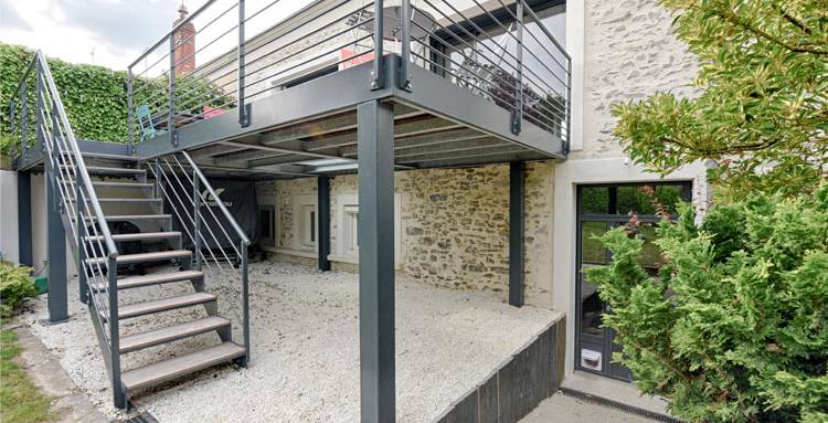 terrasse sur pilotis acier et bois -