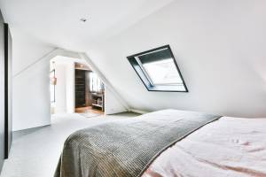 Aménager une chambre mansardée.