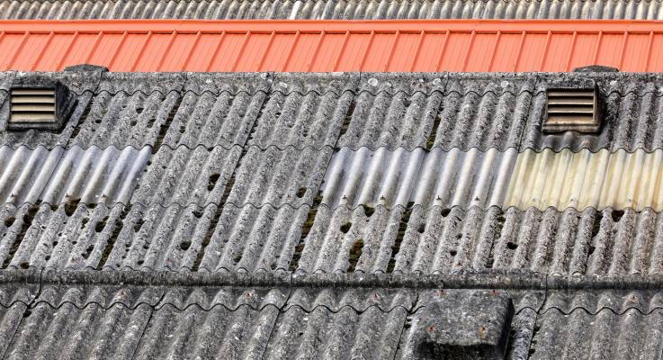 Toiture en fibrociment, attention à l'amiante
