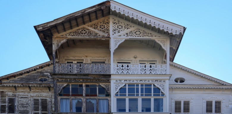 revêtements de façade, types de revêtement de façade, façade extérieure, matériaux de façade, façade en bois, façade en brique, façade en crépi, revêtement façade Clamart