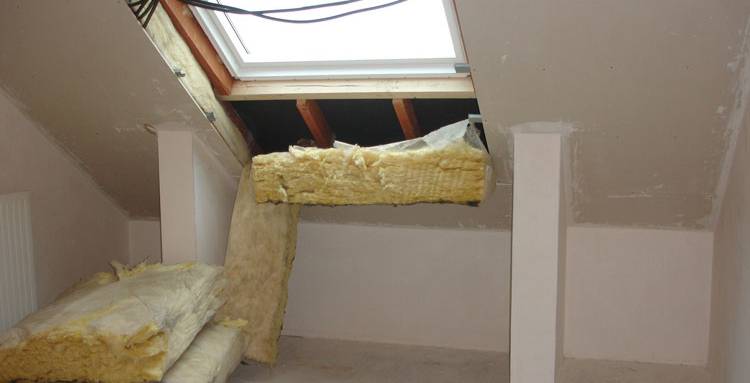 Isolation des rampants de toiture en laine de verre - Nantes 44