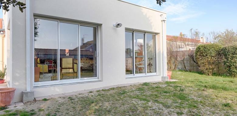 Baies vitrées coulissantes extension à toit plat