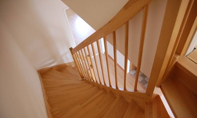Rénover un escalier bois, La Maison Des Travaux Nantes Ouest Saint Herblain