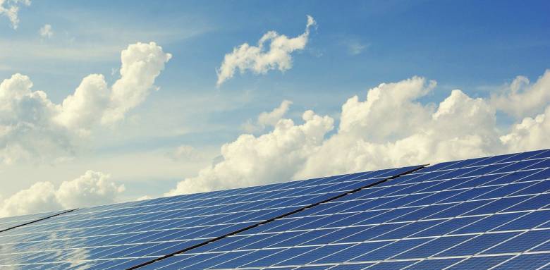 Les aides panneau solaire 2022 sont nombreuses et permettent d'encourager la mise en place d'installations photovoltaïques.