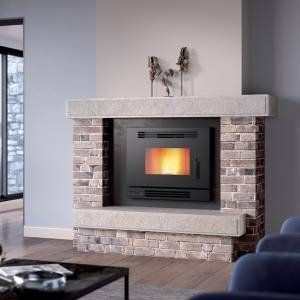 Cheminée adossée avec insert à granulés bois