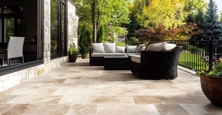 Terrasse en travertin