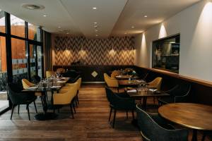 Aménagement de la salle et du système de chauffage professionnel d'un restaurant à Cherbourg-en-Cotentin.