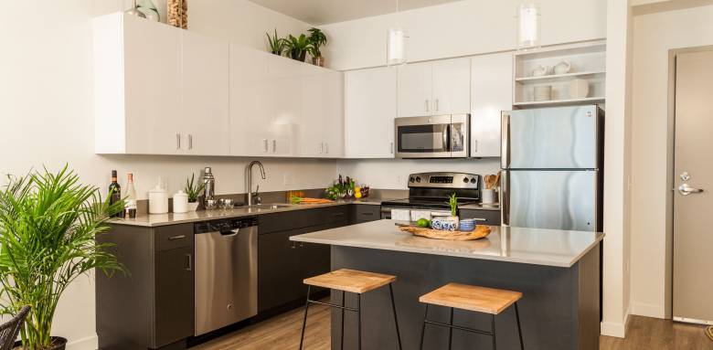 Cuisine ouverte sur le salon avec îlot central - Valence 26