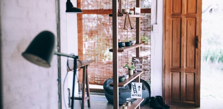 Etagère ouverte délimitant les espaces