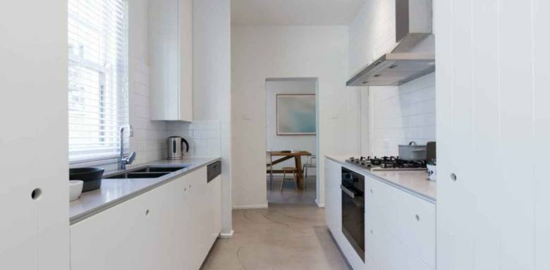 Aménager une cuisine couloir - La Maison Des Travaux Savigny-sur-Orge