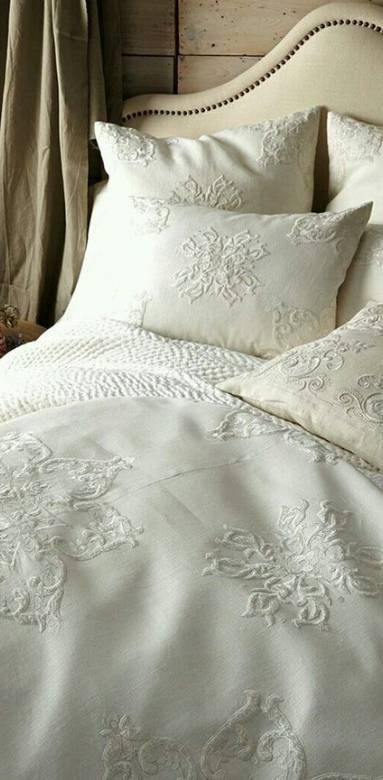 Linge de lit brodé