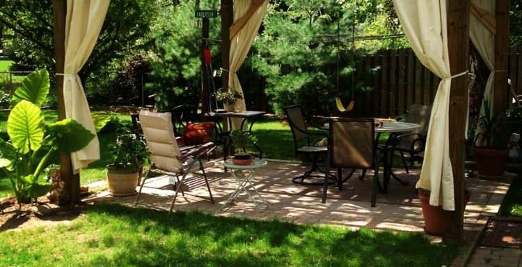 Tonnelle bois avec ombrages toilés