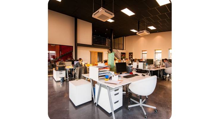 Rénovation de bureaux, et si vous optiez pour le mobilier connecté ? Saint-Martin-des-Entrées 14400