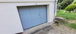 Porte de garage avec portillon