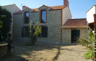 Maison en pierre par Véronique Jannin, architecte dplg 