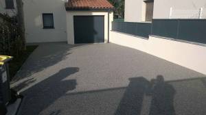 Allée de jardin en dur