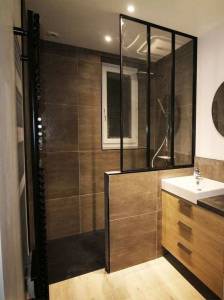 Une verrière dans une douche Poissy