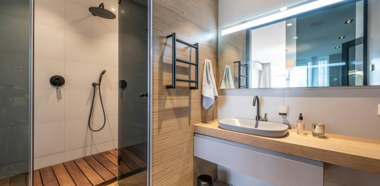 Agrandir visuellement sa petite salle de bain La Maison Des Travaux Alès