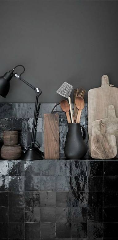 Zellige coloris noir dans une cuisine