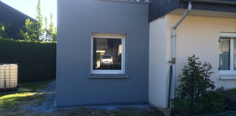 Agrandissement de maison avec peinture sombre sur peinture claire - Cholet 49