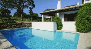 belle piscine maçonnée