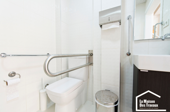  Toilettes adaptés à une mobilité réduite et au handicap