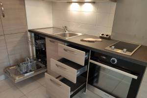 Mobilier de cuisine et électroménager adapté aux petits espaces - bouc-bel-air-13