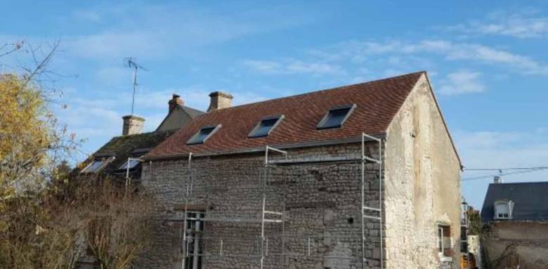 Rénovation de toiture en petites tuiles