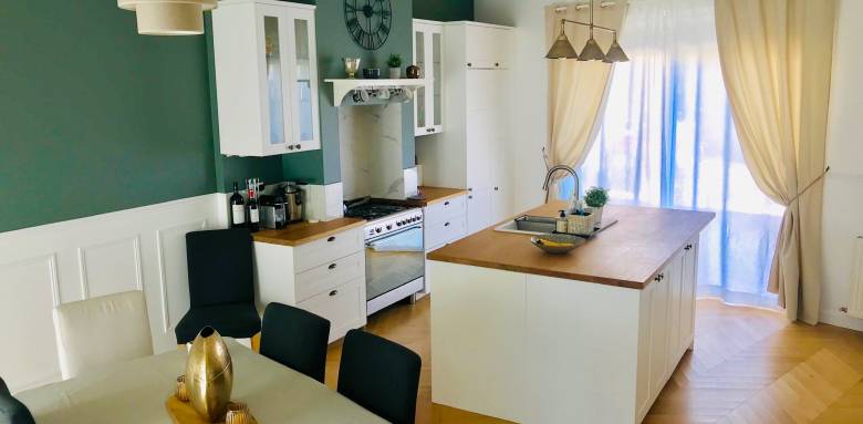 Belle cuisine dans les Yvelines après rénovation de maison ancienne