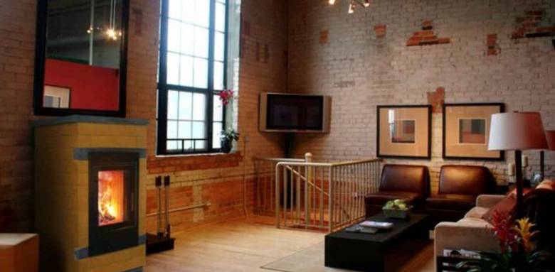 Poêle à accumulation en terre crue