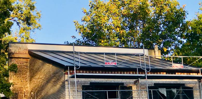 Suite à l'agrandissement d'une maison à Houdan pose d'une toiture en zinc