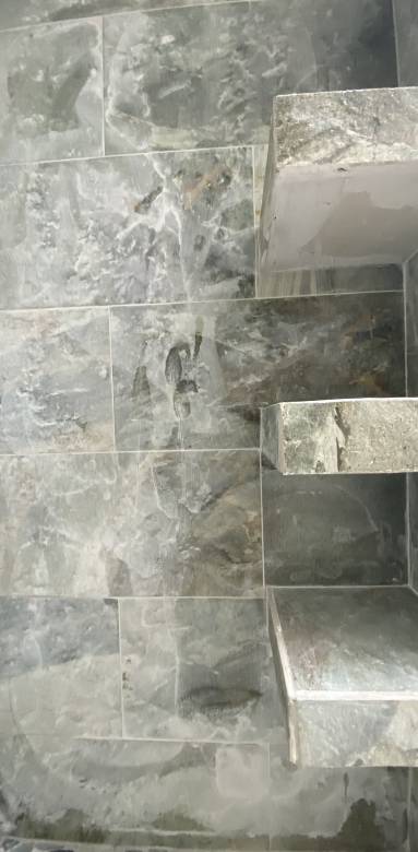 Niches en parfaites harmonies matériaux de la douche 