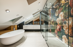 5 conseils pour adopter une verrière dans sa salle de bain